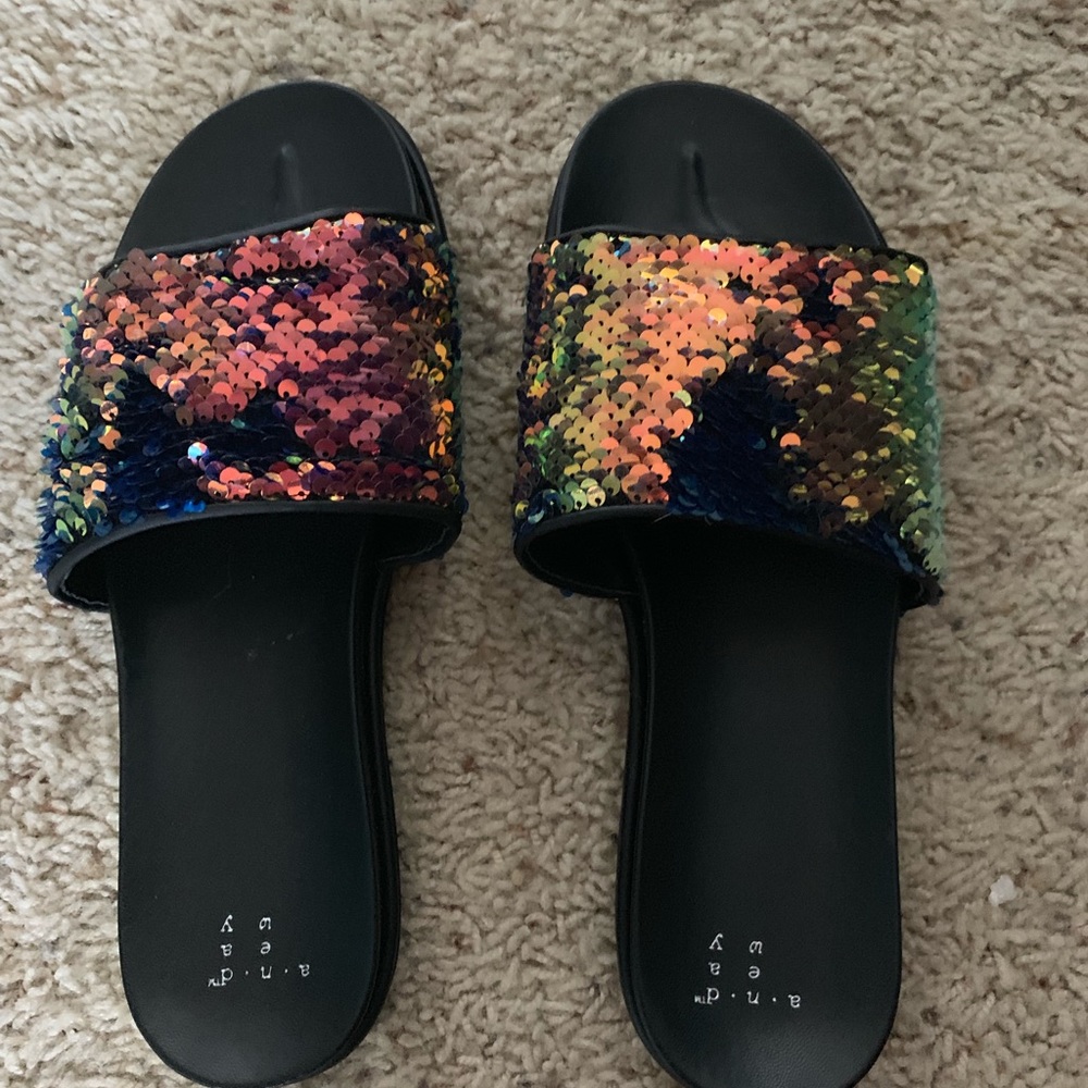 Sequin slides target